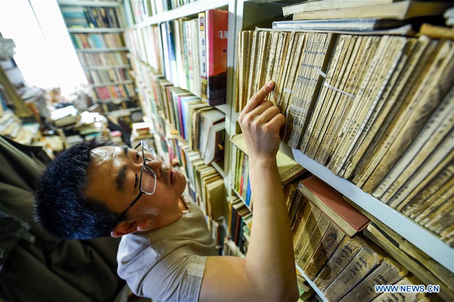 CHINA-HOHHOT-OLD BOOKS-STORE (CN)