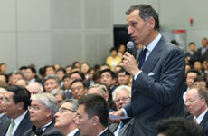 企業家代表向李克強提問