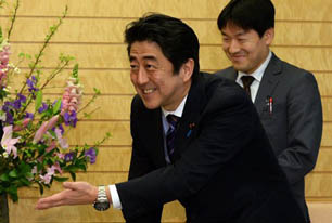 安倍,討來的達沃斯演講