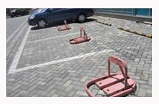 濟南一小區綠地改車位 業主質疑“假簽名”