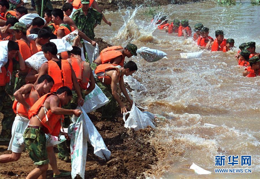 (圖文互動)(3)為了“中國號”巨輪揚帆遠航——中國共產黨領導下的人民軍隊忠于祖國、服務人民啟示錄