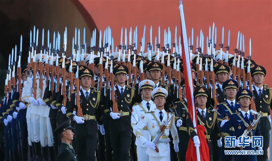 (在習近平強軍思想指引下·我們在戰位報告·圖文互動)(1)護衛國旗 重于生命——中國人民解放軍儀仗大隊國旗護衛隊執行國旗升降任務記事