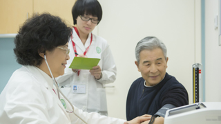 精準扶貧:商保補位社保 農民生病不再愁