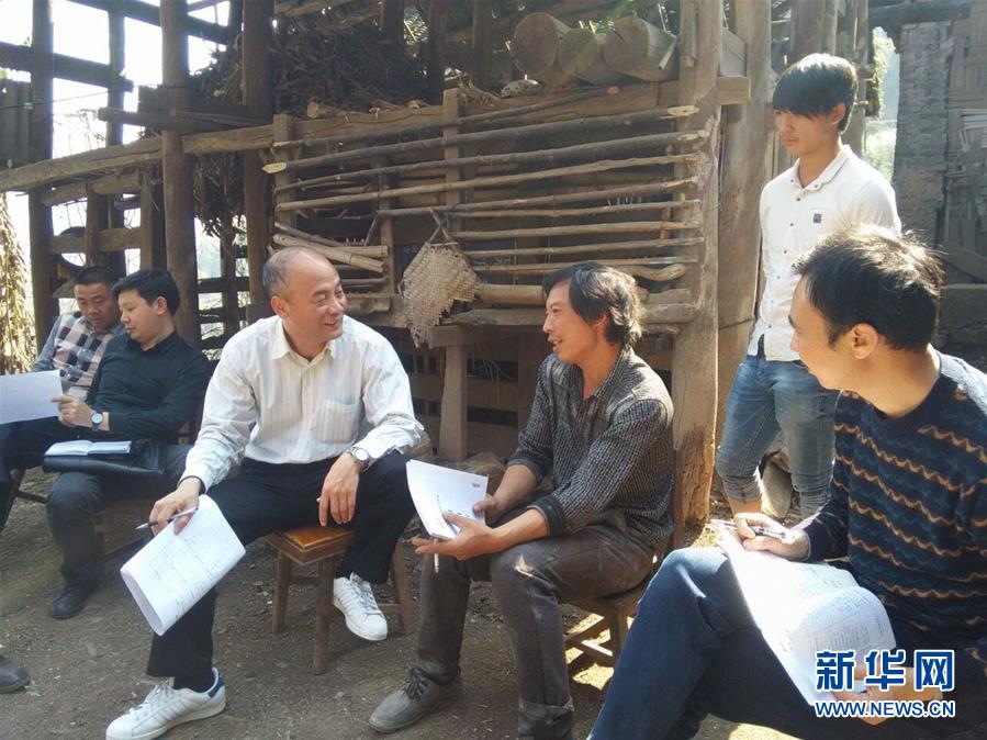 （新華全媒頭條·十九大特別報(bào)道·圖文互動(dòng)）（12）再塑黨的形象的偉大工程——中國(guó)共產(chǎn)黨自身建設(shè)的五年探索之路