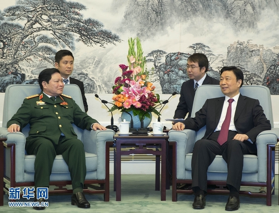 8月29日，中共中央政治局委員、國家副主席李源潮在北京會(huì)見越南共產(chǎn)黨中央政治局委員、國防部長吳春歷。 新華社記者丁林?jǐn)z