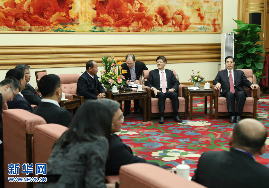 12月27日，中共中央政治局委員、中央政法委書記孟建柱在北京集體會(huì)見出席湄公河流域執(zhí)法安全合作機(jī)制成立五周年部長級會(huì)議的各國代表團(tuán)團(tuán)長。新華社記者 王曄 攝 