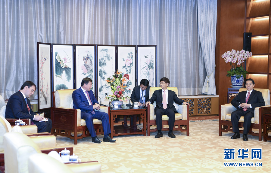 9月26日，中共中央政治局委員、中央政法委書記孟建柱在北京會見來華出席國際刑警組織第86屆全體大會的塔吉克斯坦內務部長拉希姆佐達。國務委員、公安部部長郭聲琨參加有關會見。新華社記者 張領 攝