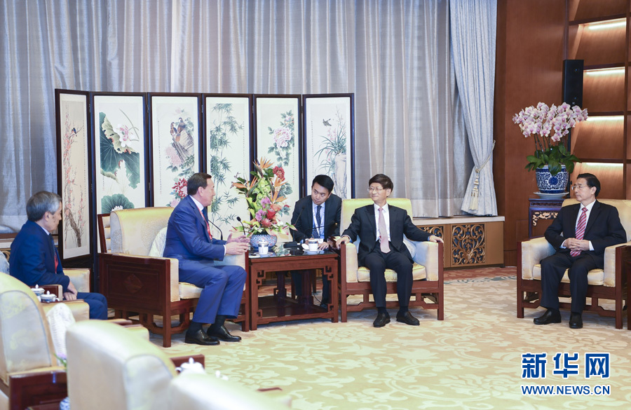 9月26日，中共中央政治局委員、中央政法委書記孟建柱在北京會見來華出席國際刑警組織第86屆全體大會的哈薩克斯坦內務部長卡西莫夫。國務委員、公安部部長郭聲琨參加有關會見。新華社記者 張領 攝