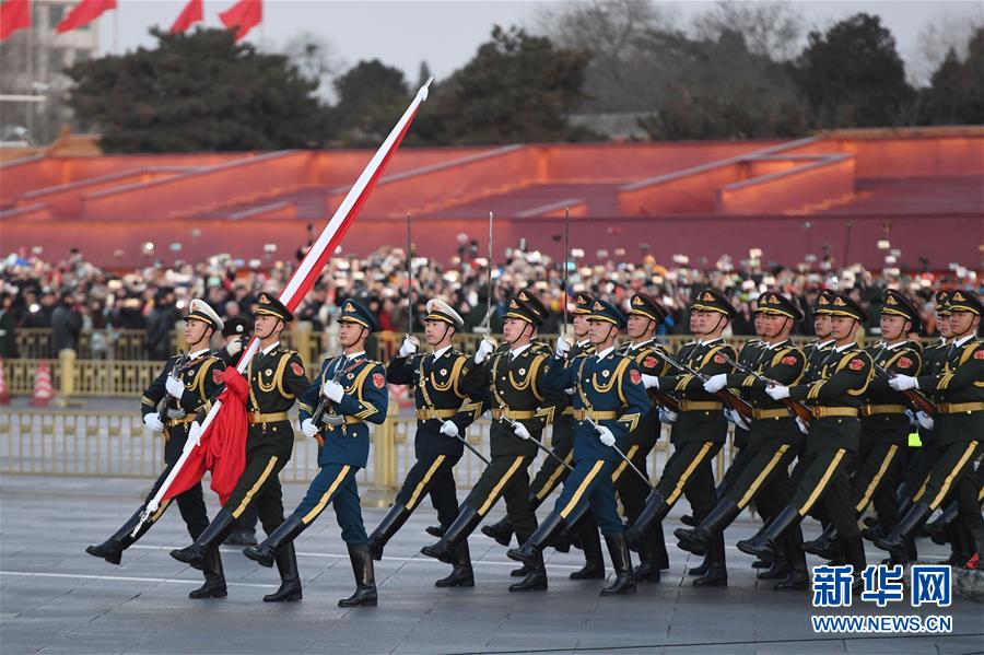 (社會(huì))(2)人民解放軍首次執(zhí)行天安門(mén)廣場(chǎng)升國(guó)旗任務(wù)
