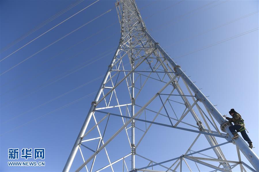 （社會(huì)）（6）供電巡線(xiàn)師徒檔 極寒中守護(hù)光明與溫暖