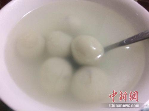 資料圖：湯圓煮制后，表面比元宵光滑，湯水相對清澈。 <a target='_blank'  ><p  align=