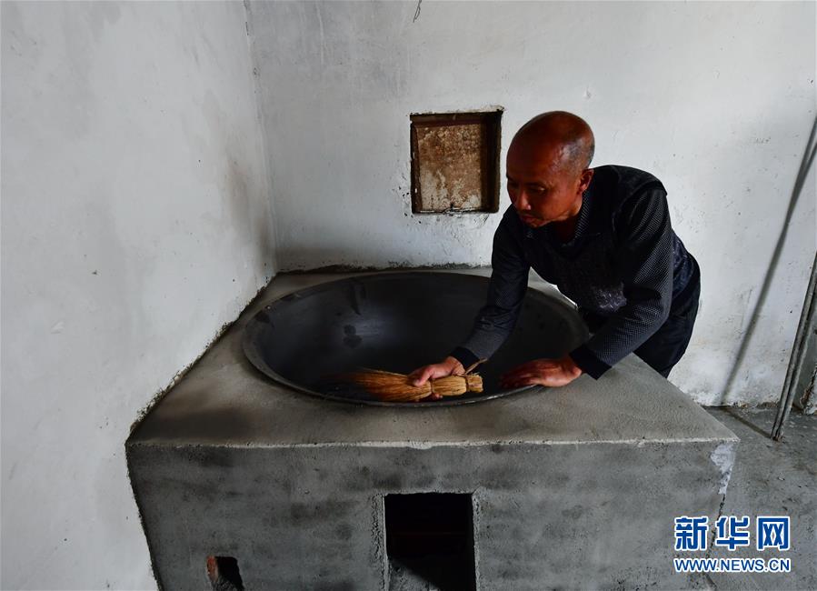 (走基層 聽(tīng)民聲)(4)貧困戶(hù)王萬(wàn)才的“詩(shī)意”脫貧路