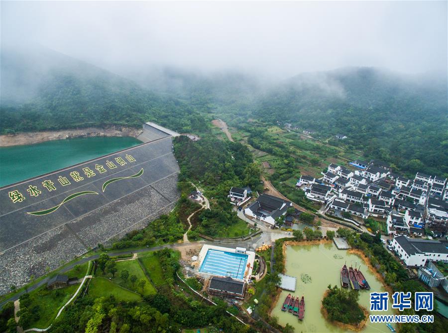 （新華全媒頭條·圖文互動）（3）領(lǐng)航新時(shí)代中國經(jīng)濟(jì)航船——從中央財(cái)經(jīng)領(lǐng)導(dǎo)小組會議看以習(xí)近平同志為核心的黨中央駕馭中國經(jīng)濟(jì)