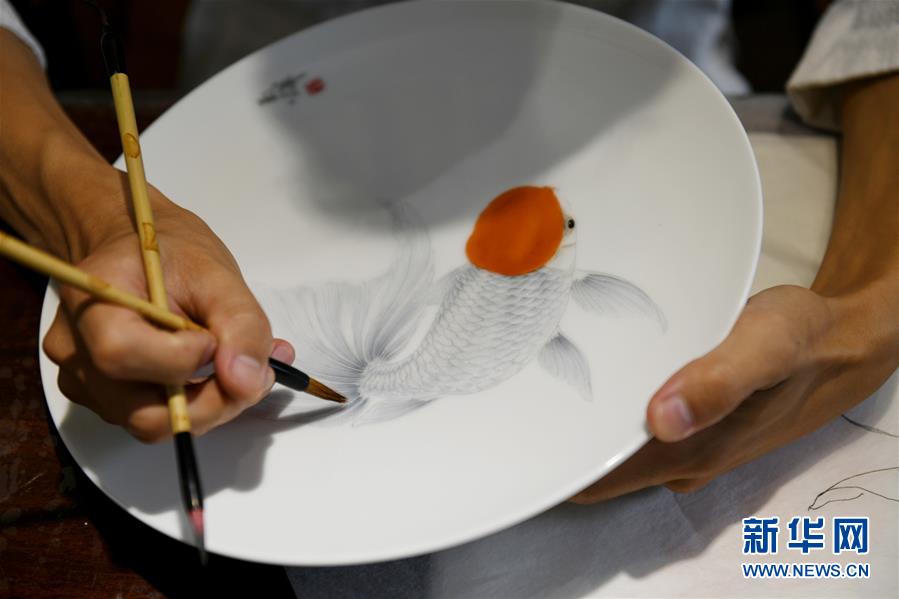 #（文化）（4）魚躍盤中：活靈活現的瓷畫技藝