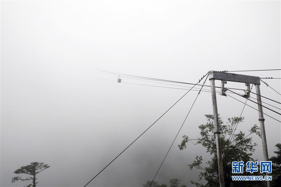 （圖文互動）（8）特寫：“八一”禮物，飛向云端哨所