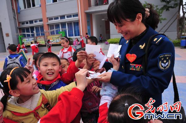 【我和軍隊的不解之緣】“先是軍人，才是媽媽”