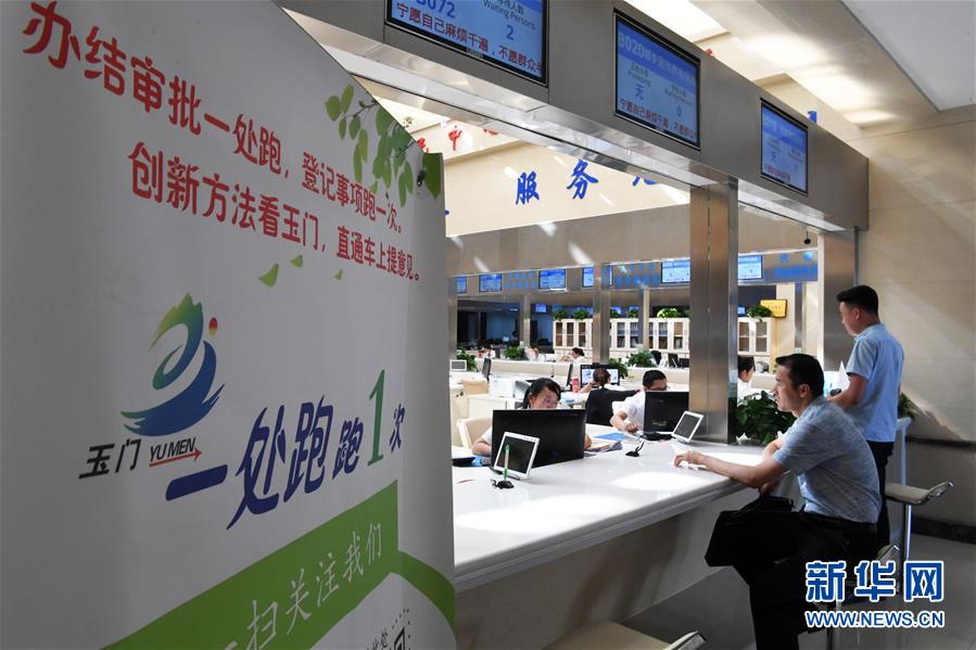 （新華全媒頭條·圖文互動(dòng)）（1）開啟全面依法治國(guó)新時(shí)代——黨的十八大以來(lái)全面依法治國(guó)新成就述評(píng)