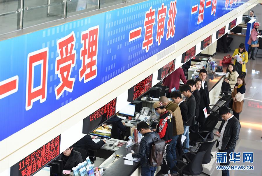 (新華全媒頭條·圖文互動(dòng))(2)開啟全面依法治國(guó)新時(shí)代——黨的十八大以來(lái)全面依法治國(guó)新成就述評(píng)