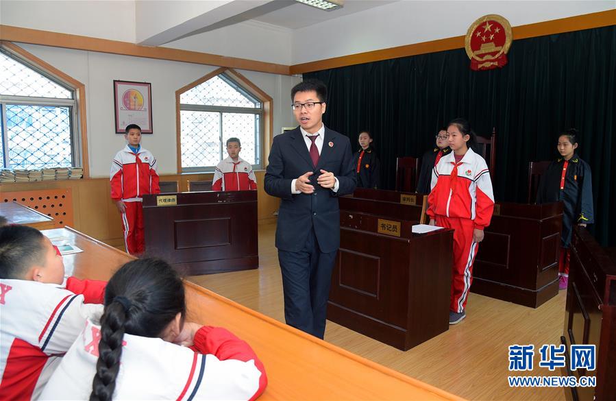 (新華全媒頭條·圖文互動(dòng))(7)開啟全面依法治國(guó)新時(shí)代——黨的十八大以來(lái)全面依法治國(guó)新成就述評(píng)