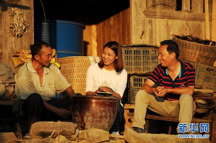 （在習近平新時代中國特色社會主義思想指引下——新時代新作為新篇章·圖文互動）（2）三年村干部 一世農村情——記貴州石阡農村扶貧干部