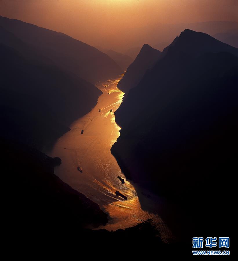 (百城百縣百企調(diào)研行·圖文互動)(7)建設(shè)長江綠色走廊再譜新章——長江三峽集團(tuán)發(fā)展紀(jì)實