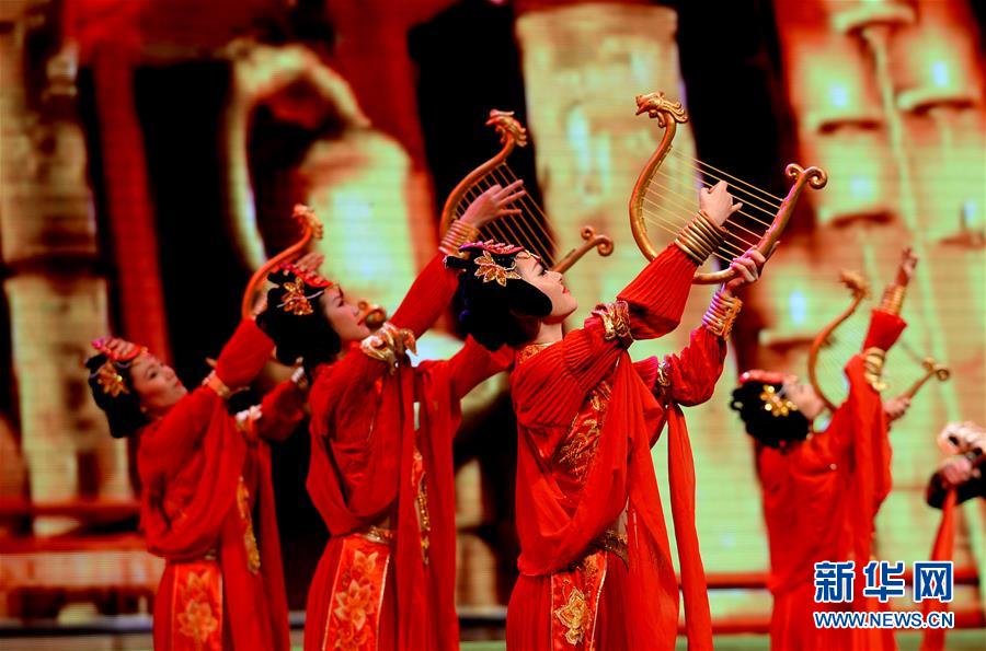 (在習(xí)近平新時代中國特色社會主義思想指引下·慶祝改革開放40周年·開放發(fā)展)(新華全媒頭條·圖文互動)(8)開放中國:大門越開越大 道路越走越寬