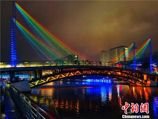 圖為燈光節現場 李佳赟 攝 圖為燈光節現場 李佳赟 攝