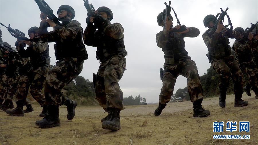 (新春走基層·圖文互動(dòng))(1)實(shí)戰(zhàn)化的“味道”——走進(jìn)武警雪豹突擊隊(duì)