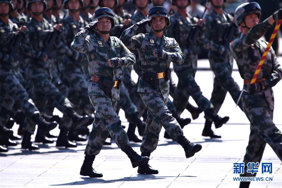 （新華全媒頭條·強軍思想引領新征程·圖文互動）（4）那一刻，我們光榮接受檢閱