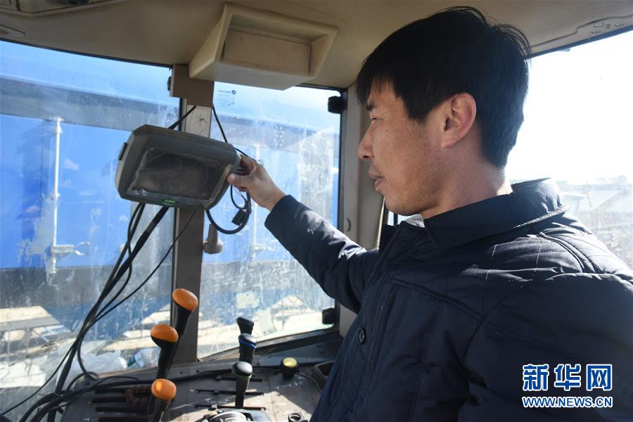 (在習近平新時代中國特色社會主義思想指引下——新時代新作為新篇章·圖文互動)(1)黑土地上感受“中國飯碗”新變化