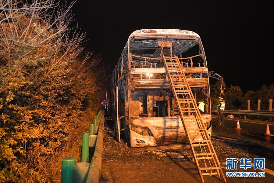 (新華網)(1)湖南常長高速客車起火事故致26人死亡