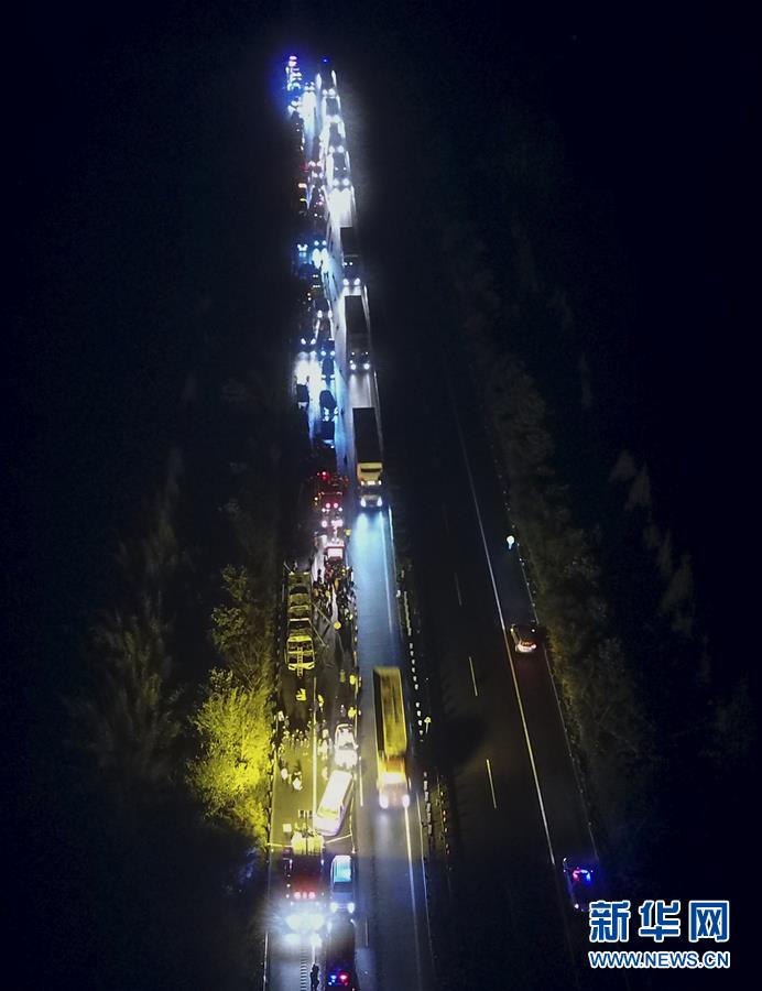 (新華網)(2)湖南常長高速客車起火事故致26人死亡