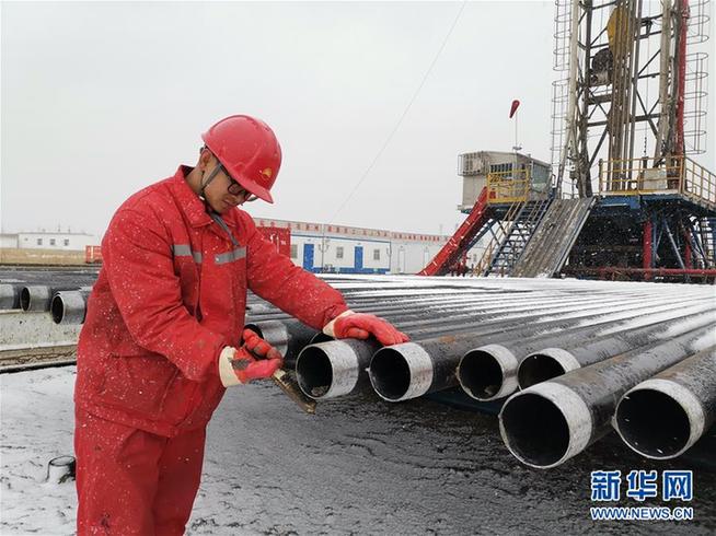 （走基層 聽民聲·圖文互動）（2）“條件進(jìn)步了，好作風(fēng)沒變”——記者夜守大慶油田1205鉆井隊(duì)