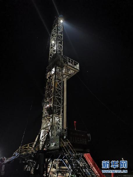 （走基層 聽民聲·圖文互動）（3）“條件進(jìn)步了，好作風(fēng)沒變”——記者夜守大慶油田1205鉆井隊(duì)