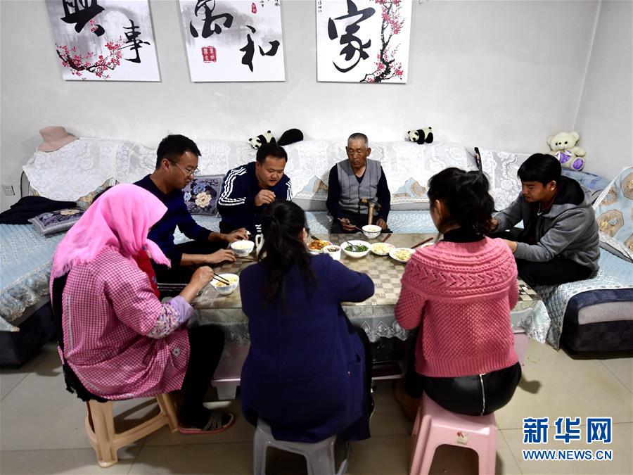 (圖文互動)(2)青海:“田間土炕”成為年輕干部培訓新課堂