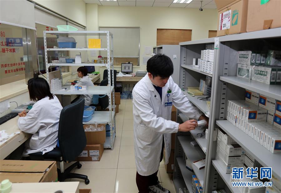 (新華全媒頭條·圖文互動)(1)一粒藥片牽動萬人心,藥品集中采購給你我省了多少?