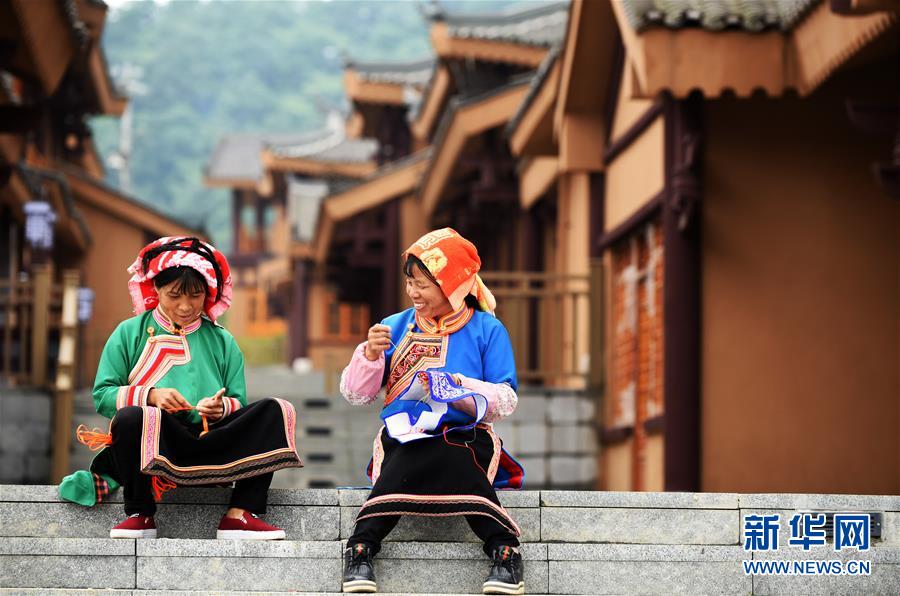 (壯麗70年·奮斗新時(shí)代·圖文互動(dòng))(13)奮進(jìn)的阿妹戚托——貴州三寶彝族鄉(xiāng)整鄉(xiāng)搬遷見聞