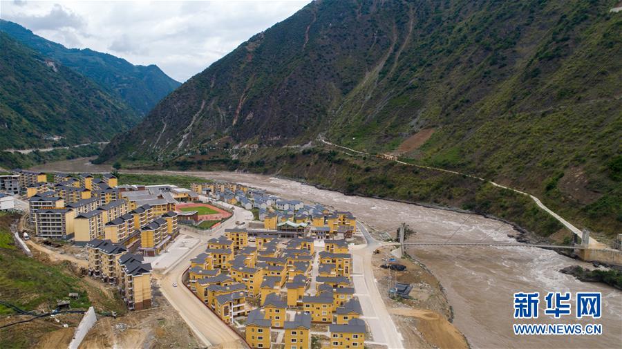 （直過民族脫貧攻堅·圖文互動）（1）下山！傈僳群眾開啟新生活