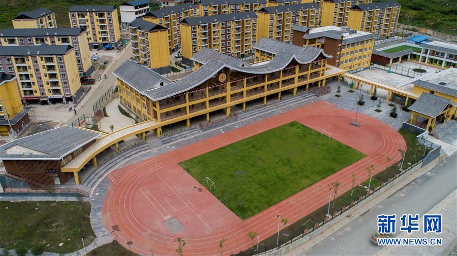 （直過民族脫貧攻堅·圖文互動）（2）下山！傈僳群眾開啟新生活