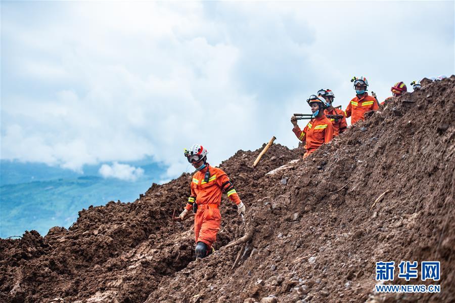 （新華全媒頭條·圖文互動）（3）有一絲希望，就盡百倍努力——貴州水城“7·23”特大山體滑坡72小時救援紀實