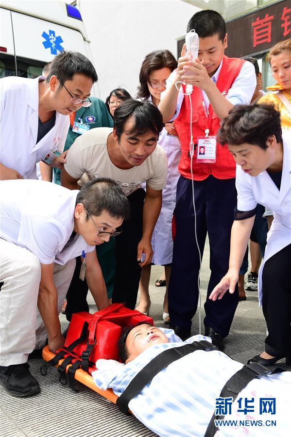 （新華全媒頭條·圖文互動）（10）有一絲希望，就盡百倍努力——貴州水城“7·23”特大山體滑坡72小時救援紀實