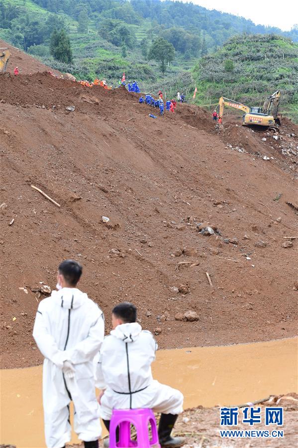（新華全媒頭條·圖文互動）（9）有一絲希望，就盡百倍努力——貴州水城“7·23”特大山體滑坡72小時救援紀實