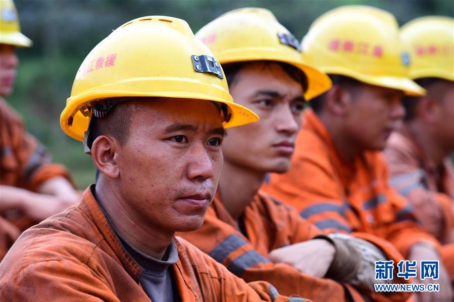 （新華全媒頭條·圖文互動）（8）有一絲希望，就盡百倍努力——貴州水城“7·23”特大山體滑坡72小時救援紀實