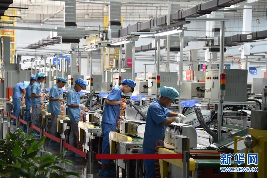 (新華全媒頭條·圖文互動(dòng))(7)億萬人民的奮斗史詩(shī)——獻(xiàn)給共和國(guó)70年光輝歷史的創(chuàng)造者