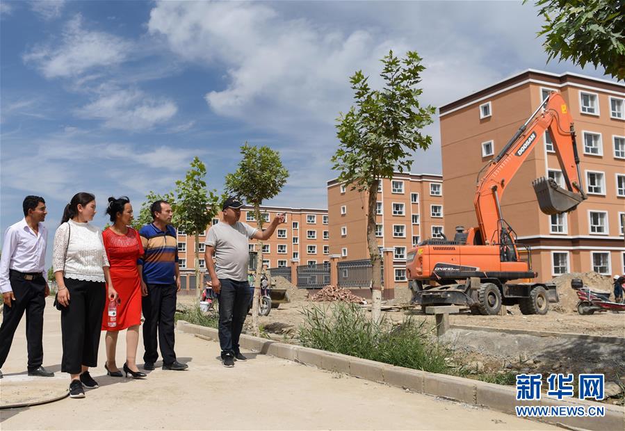 (決戰決勝脫貧攻堅·圖文互動)(1)拋在舊鄉的“火墻”——新疆易地扶貧搬遷安置點見聞