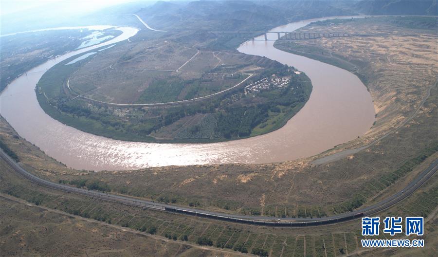 (走讀黃河·圖文互動(dòng))(1)中衛(wèi):33萬(wàn)畝沙區(qū)變灌區(qū)