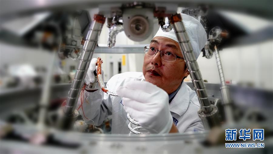 （德耀中華·圖文互動(dòng)）（1）王曙群：“腳踏實(shí)地、仰望星空”的大國(guó)工匠