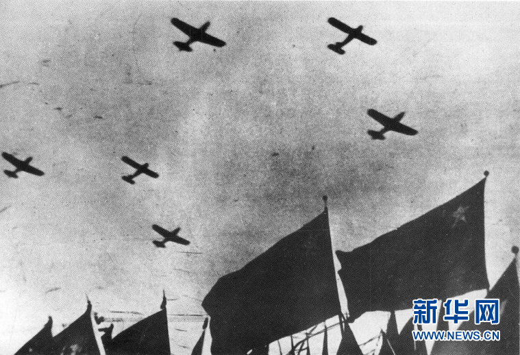 (新華全媒頭條·人民空軍70年·圖文互動(dòng))(1)陽(yáng)光照耀奮飛的航程——黨中央、中央軍委和習(xí)主席關(guān)心人民空軍建設(shè)發(fā)展紀(jì)實(shí)
