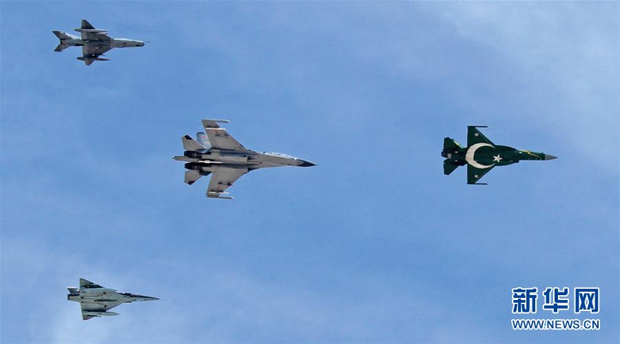 (新華全媒頭條·人民空軍70年·圖文互動(dòng))(8)陽(yáng)光照耀奮飛的航程——黨中央、中央軍委和習(xí)主席關(guān)心人民空軍建設(shè)發(fā)展紀(jì)實(shí)