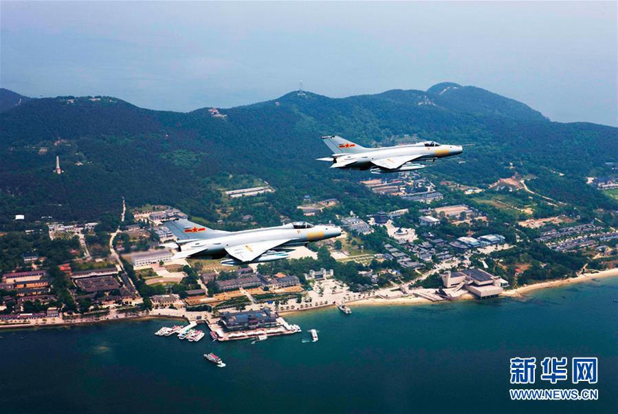(新華全媒頭條·人民空軍70年·圖文互動(dòng))(11)陽(yáng)光照耀奮飛的航程——黨中央、中央軍委和習(xí)主席關(guān)心人民空軍建設(shè)發(fā)展紀(jì)實(shí)